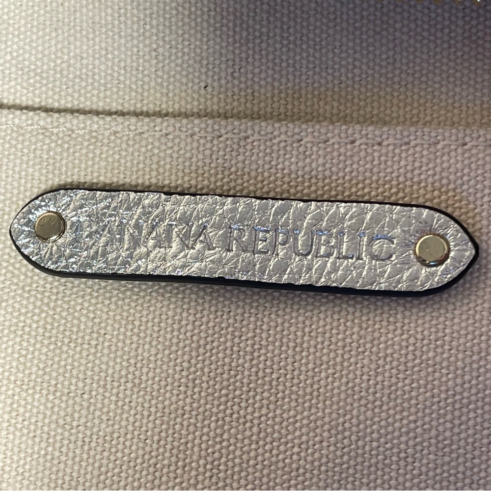 Banana Republic silver leather bag detachable crossbody strap - Picture 8 of 12
